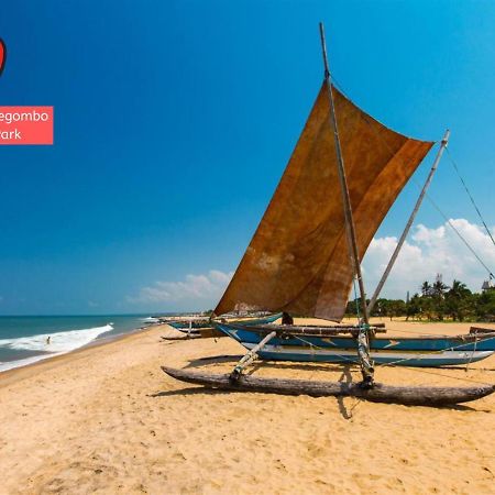 Holiday Guest Inn Negombo Exterior photo