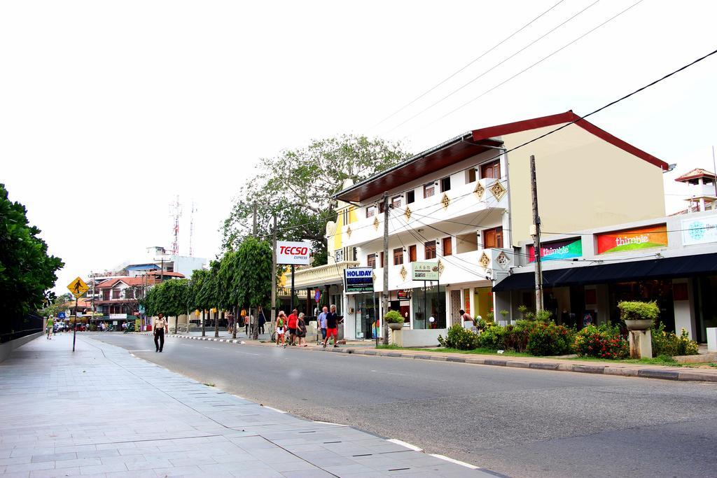 Holiday Guest Inn Negombo Exterior photo