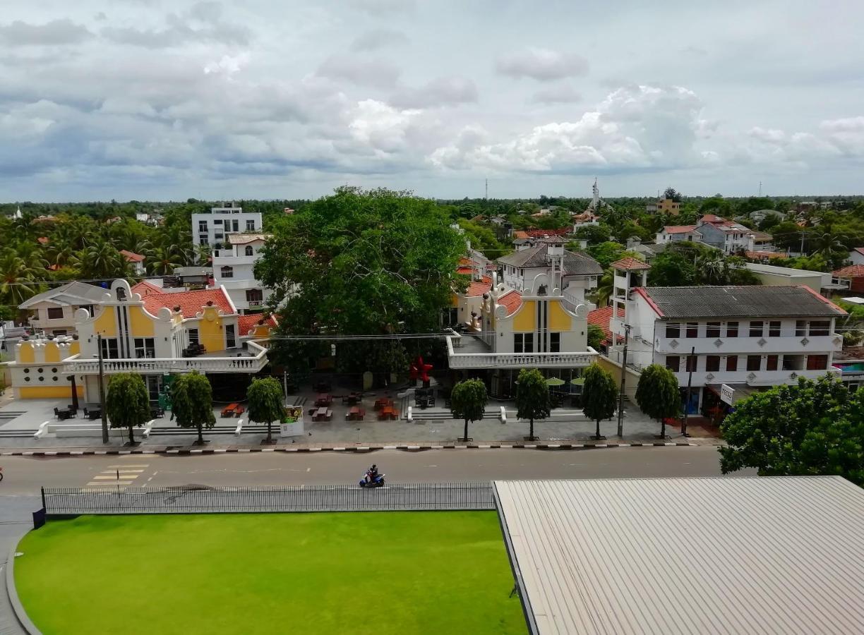 Holiday Guest Inn Negombo Exterior photo